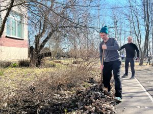 Ребята из реабилитационного центра «Импульс» приняли участие в субботнике гимназии №5